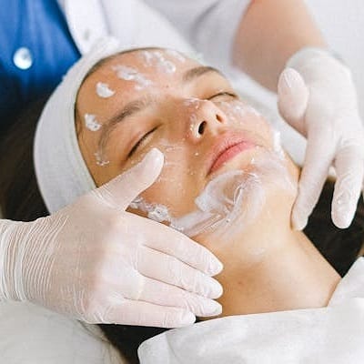 cursos gratuitos na área de Estética limpeza de pele