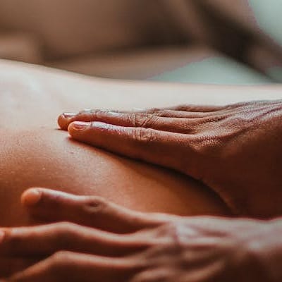 cursos gratuitos na área de estética massagem redutora