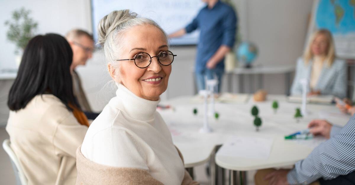 24 faculdades para pessoas com mais de 50 anos se formar rápido