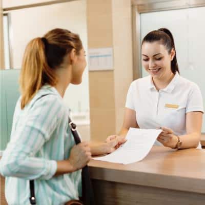 Curso gratuito de recepcionista com certificado digital para enriquecer seu currículo